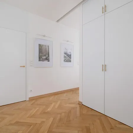 Slowackiego Elegant By Renters Apartment
